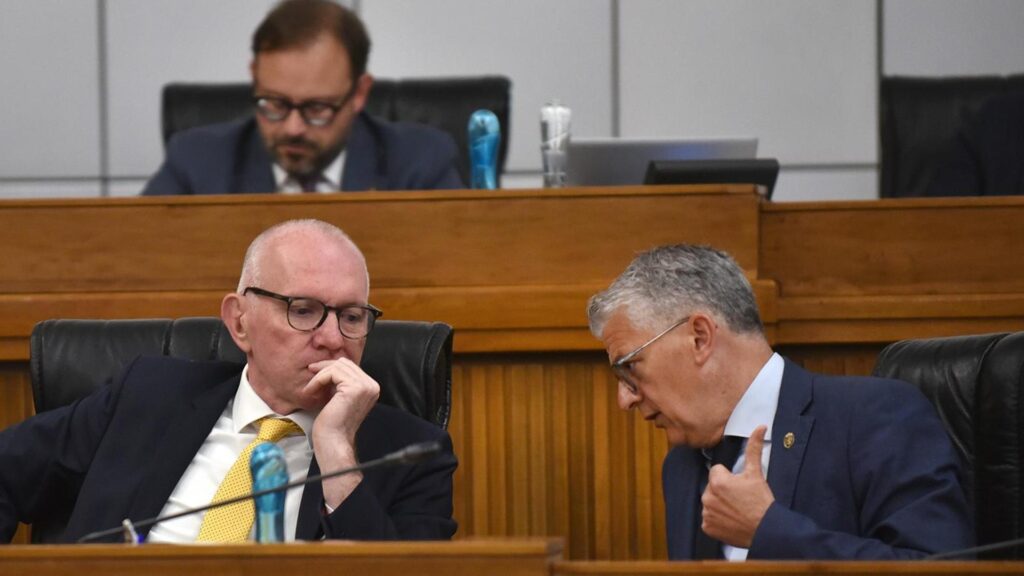 Valle d'Aosta: crisi di governo regionale, gli alleati pongono condizioni a Testolin