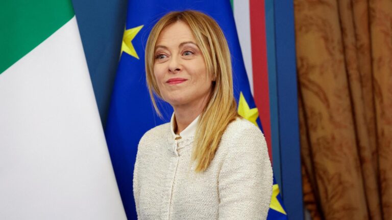Il premier frena sulle riforme istituzionali: il centrodestra respira dopo le amministrative