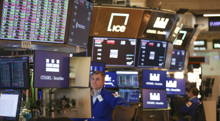 Mercati in festa per la pace USA-Iran: Milano vola a 49.696 punti, Wall Street segna nuovi record