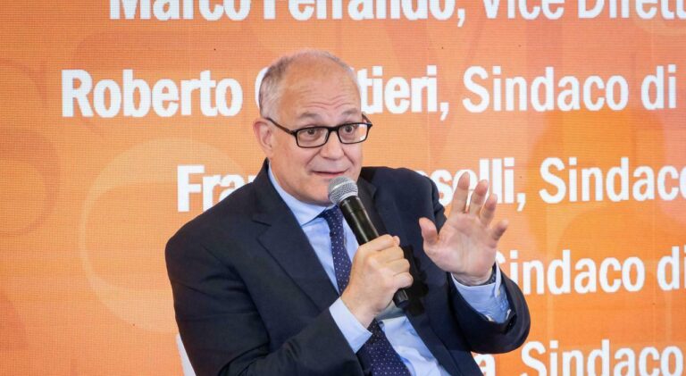 Gualtieri al Festival dell'Economia di Trento: "Le città italiane possono trainare il Paese, ma servono risorse e autonomia"