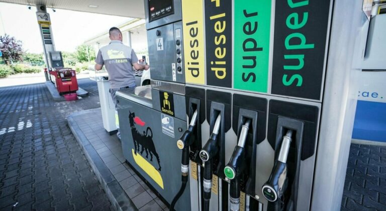 Carburanti, scorte e produzione in Italia: l'estate si affronta con riserve solide e prezzi stabili