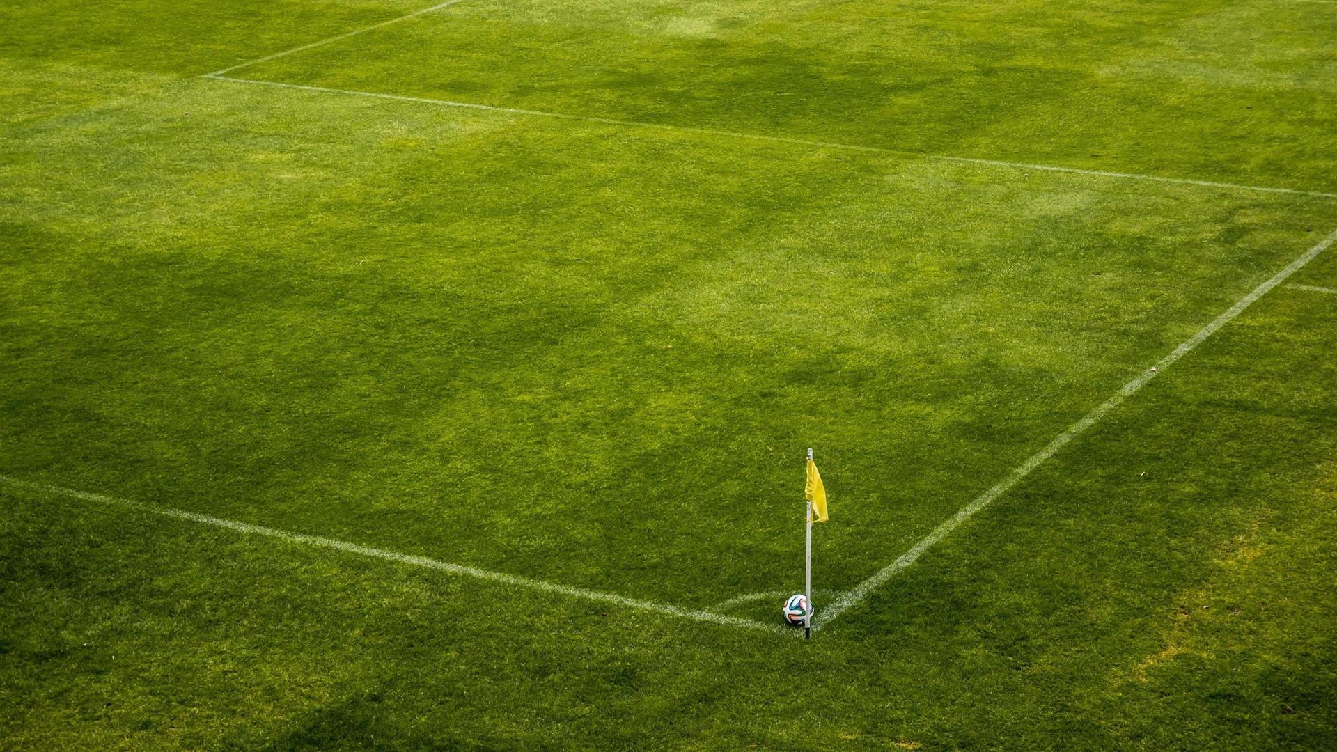 Commissioni agli agenti nel calcio: due miliardi di euro in dieci anni, a pagare sono sempre i club