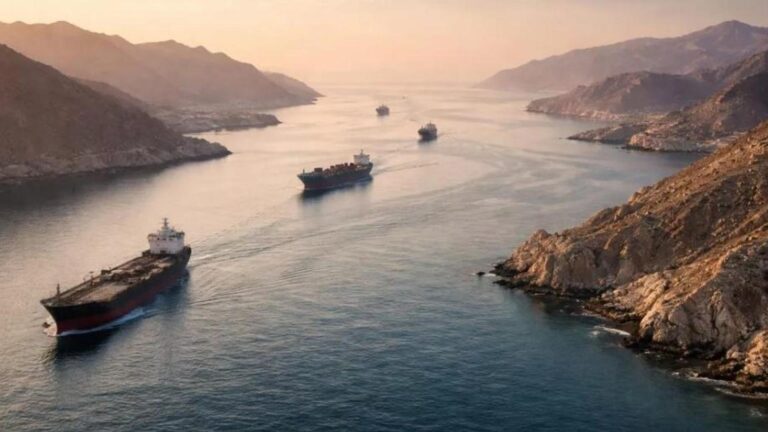 Hormuz, Bab al-Mandeb e Suez: quando tre stretti mettono in ginocchio l'economia mondiale
