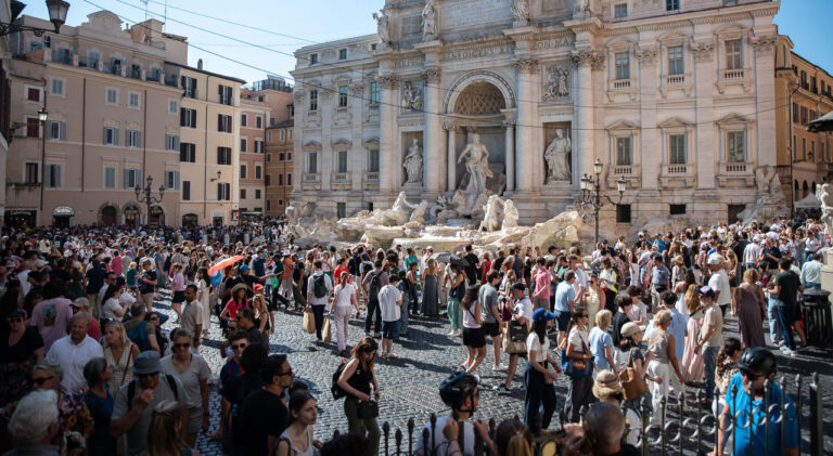 Roma esaurita: record di turisti nella Capitale tra cultura, sicurezza e offerta d'eccellenza