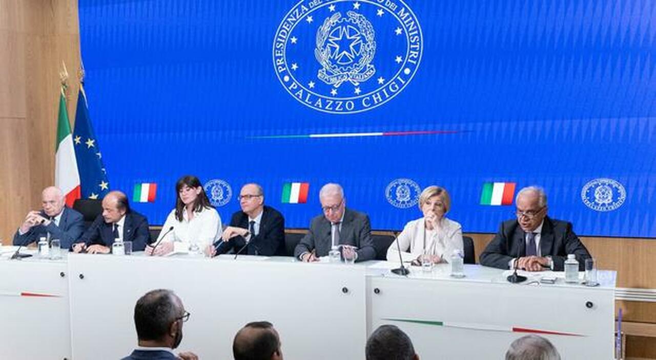 Intelligenza artificiale nella PA, nelle scuole e nelle forze dell'ordine: approvati i decreti attuativi dell'AI Act europeo