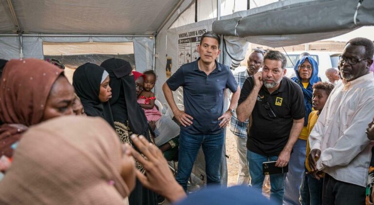 David Miliband: «Con Hormuz la crisi è diventata globale. La leadership italiana è indispensabile»