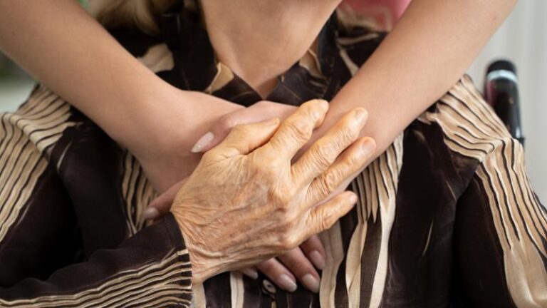 Liste d'attesa nelle RSA: servirebbero 350 milioni per garantire assistenza agli anziani non autosufficienti
