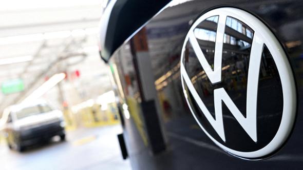 Porsche SE in rosso per 2,2 miliardi: la holding chiede a Volkswagen scelte rapide e coraggiose