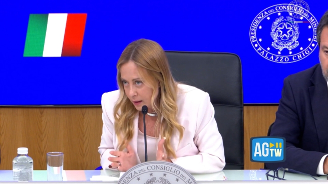 Bollo auto, Meloni rassicura le Regioni: «Compenseremo il mancato gettito con trasferimenti statali»