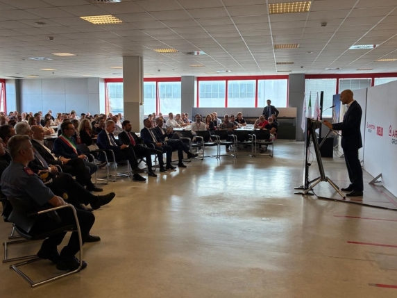 Crisi Electrolux: il ministro Urso punta su una soluzione transitoria europea per salvare gli stabilimenti italiani