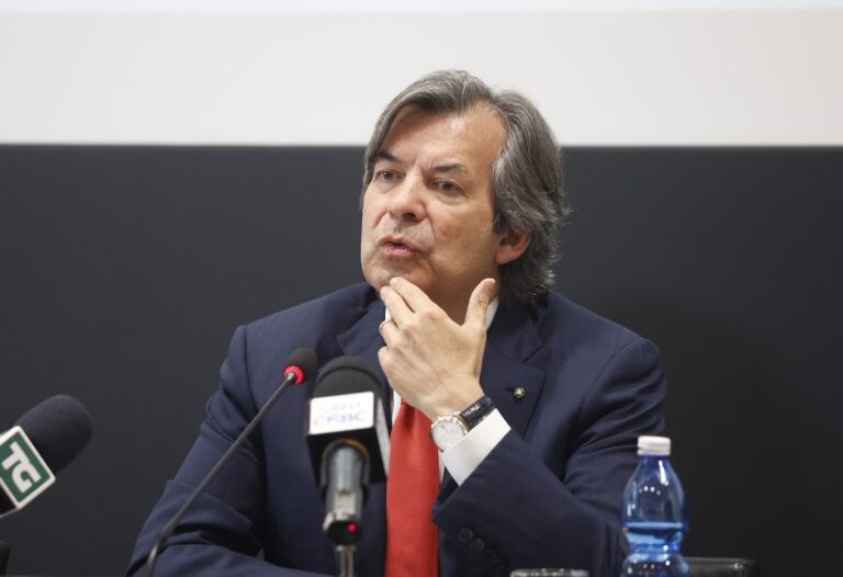 Intesa Sanpaolo lancia l'OPA su MPS: gli azionisti approvano l'aumento di capitale con quasi il 97% dei voti