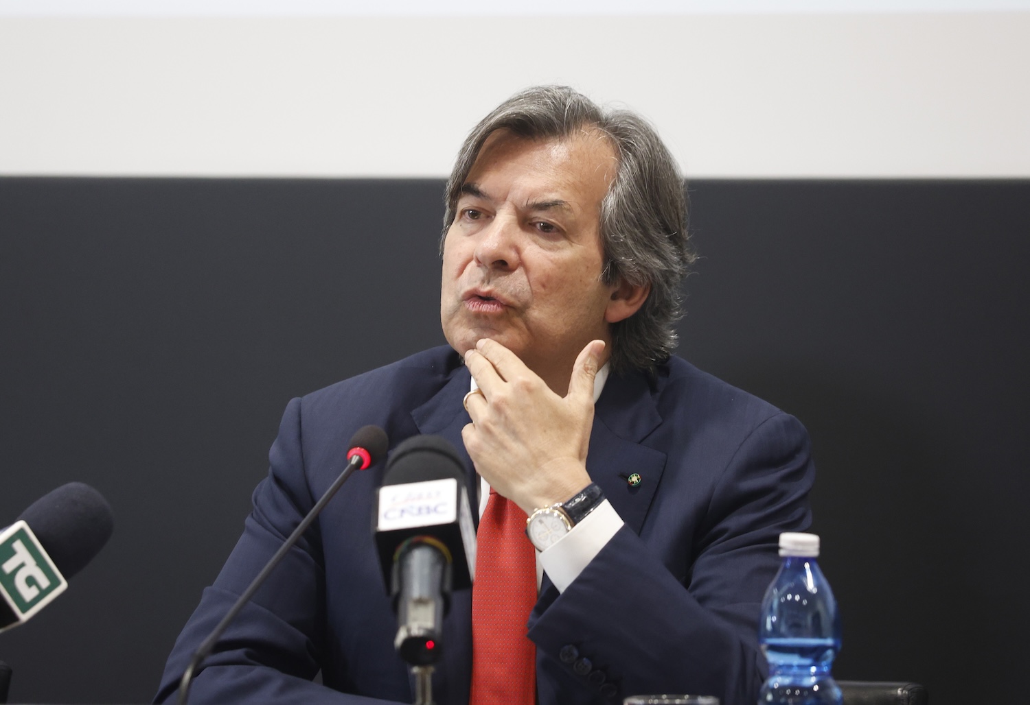 Intesa Sanpaolo lancia l'OPA su MPS: gli azionisti approvano l'aumento di capitale con quasi il 97% dei voti
